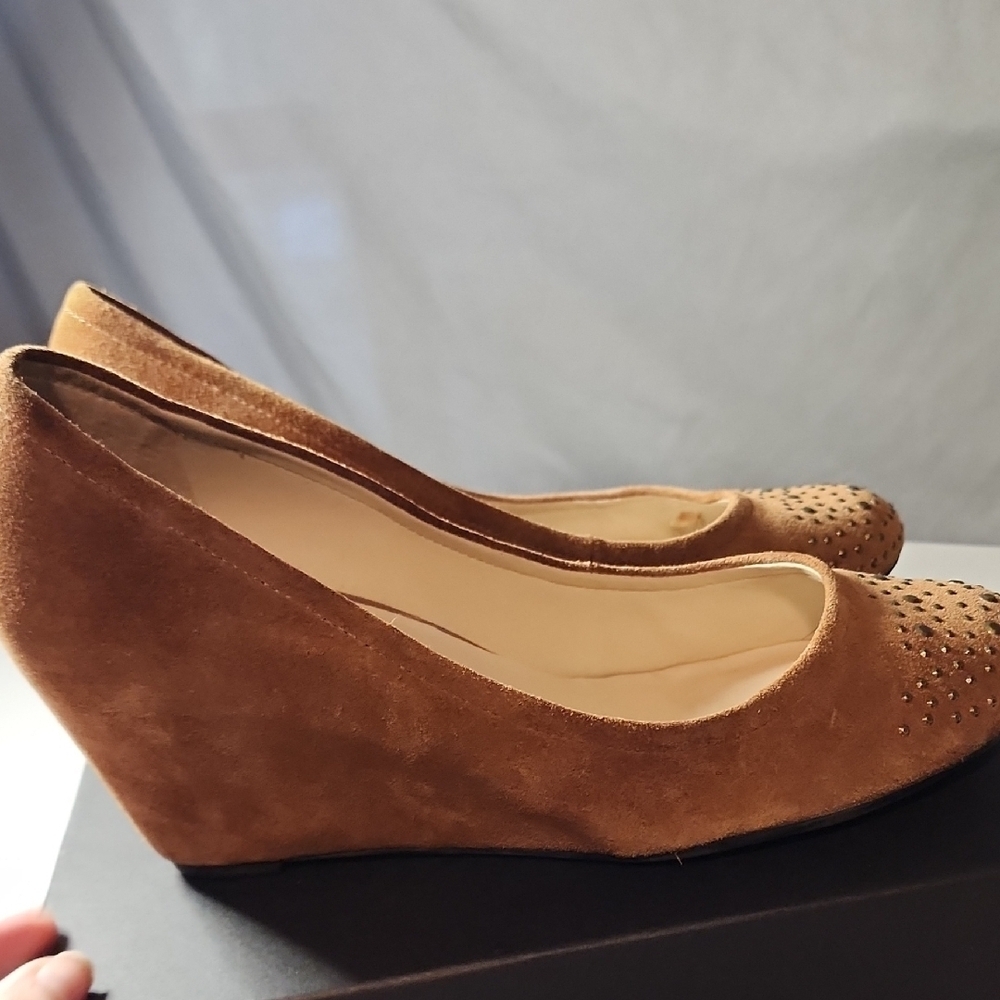 Franco Sarto Desert Camel Suede Zinc Embellished Suede Wedges In 8.5 - Picture 5 of 7